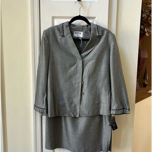 Gray Kasper ASL size 14 blazer and skirt